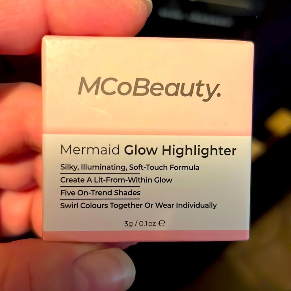 MCOBeauty. Mermaid Glow Highlighter